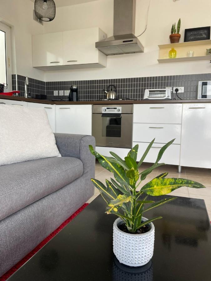 Simons Apartments Minutes Away From Balluta Bay And St Julians Sliema Bagian luar foto