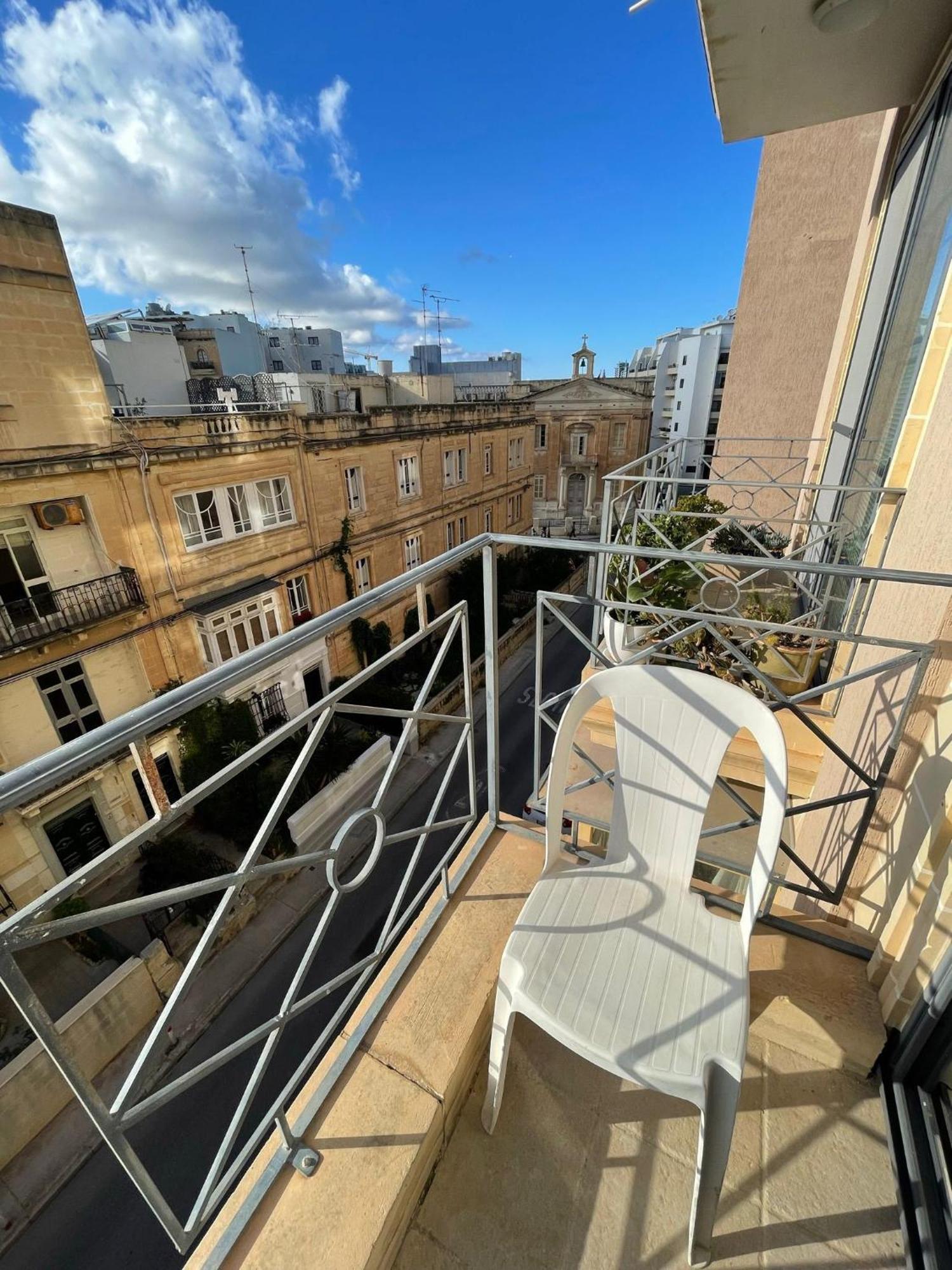 Simons Apartments Minutes Away From Balluta Bay And St Julians Sliema Bagian luar foto