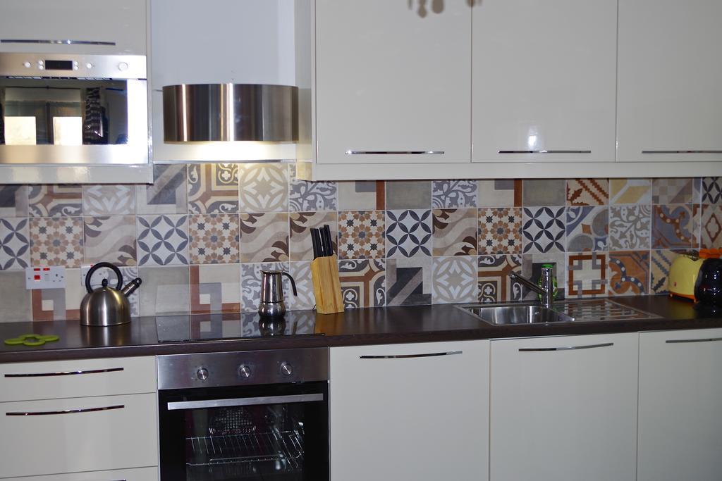 Simons Apartments Minutes Away From Balluta Bay And St Julians Sliema Ruang foto