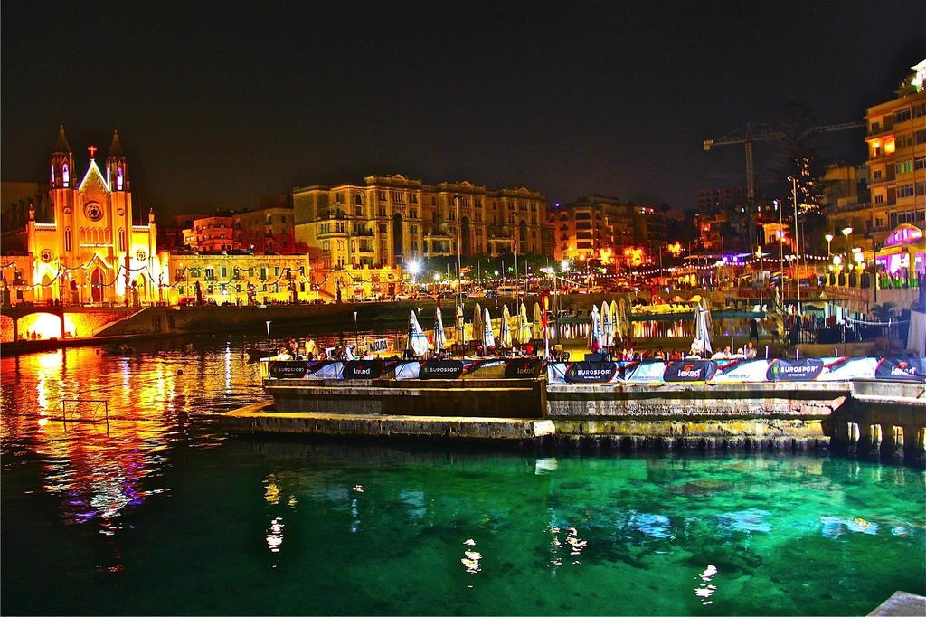 Simons Apartments Minutes Away From Balluta Bay And St Julians Sliema Ruang foto