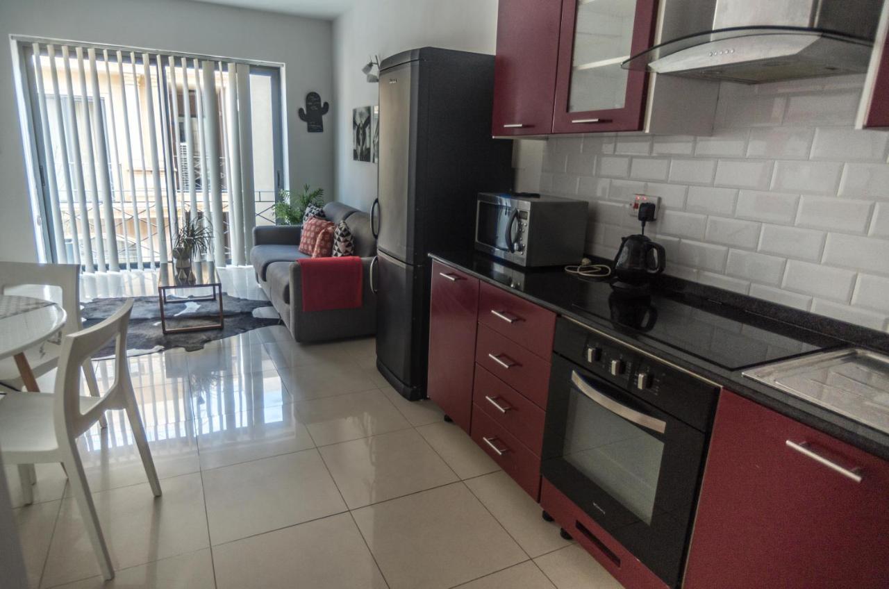 Simons Apartments Minutes Away From Balluta Bay And St Julians Sliema Bagian luar foto