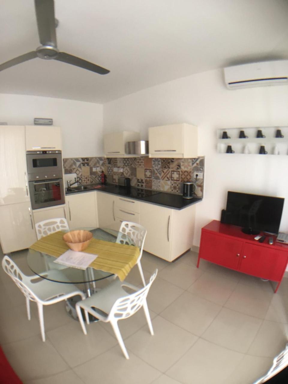 Simons Apartments Minutes Away From Balluta Bay And St Julians Sliema Bagian luar foto
